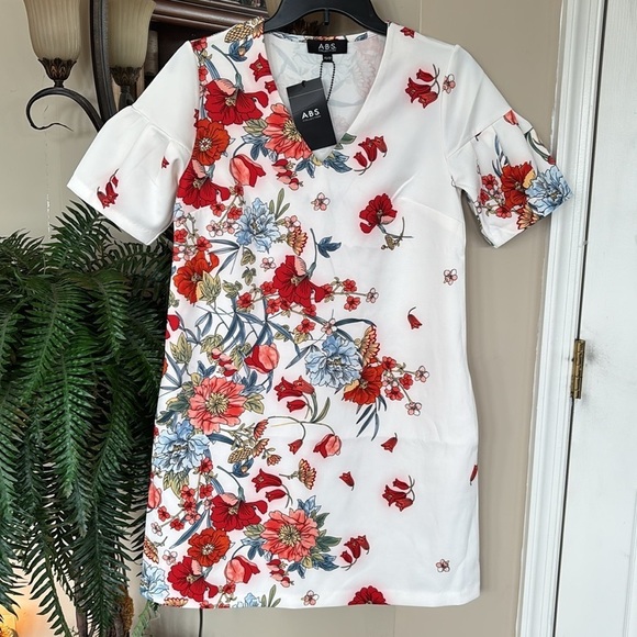 Brand New ABS Collection White Shift Dress Short Sleeved V-Neck Oriental Floral - Picture 1 of 15